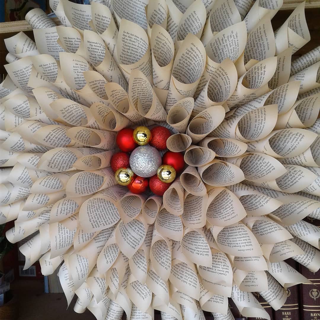 Books Wreath 02